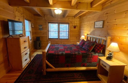 Cumming House | Escape to Our Serene Farm Cabin, Surrounded by Beautiful Rolling Pastures!