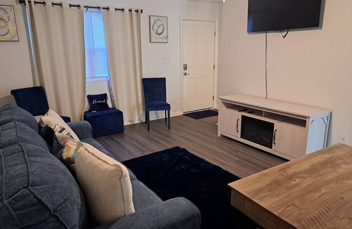 Albany Condo | Everything you need and more!