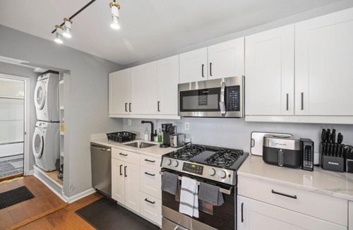 Fells Point House | Exciting Elegance in Vibrant Fells Point!
