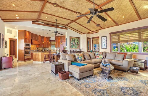 Historic Kailua Village House | Exclusive area. Ocean view. Putting Green, Private yard, SW Infinity pool
