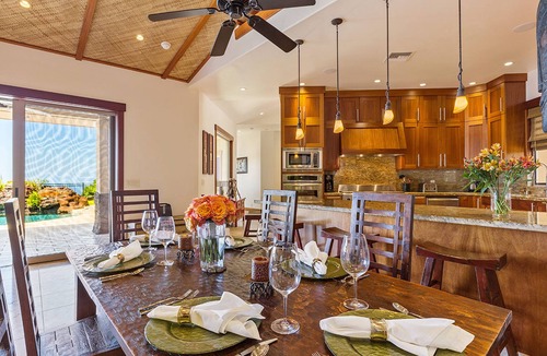 Historic Kailua Village House | Exclusive area. Ocean view. Putting Green, Private yard, SW Infinity pool