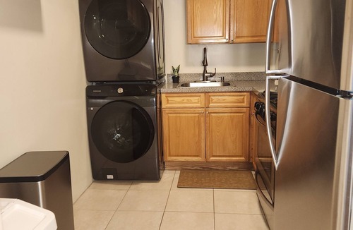 West Bronx Apartment | Executive 3 Bedroom Suite Bronx near Hospitals & Manhattan,