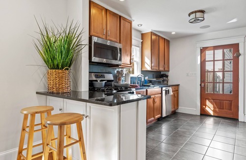 Arlington Apartment | Executive 4bdr House minutes from D.C.