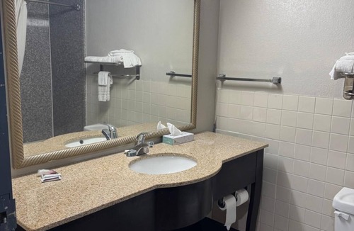Baker Hotel | Executive Inn and Suites Baker