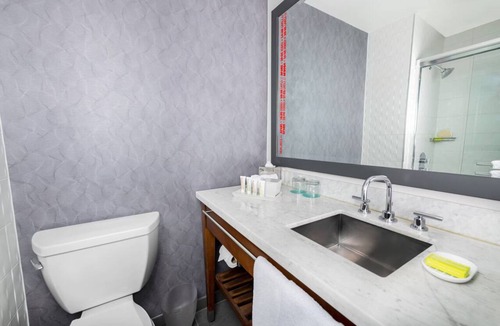 Dunwoody Hotel | Executive King Stay | Swimming Pool | Minutes to Brook Run Park