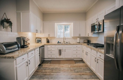 Beaumont House | Executive Living 4BR 2BA in Beaumont