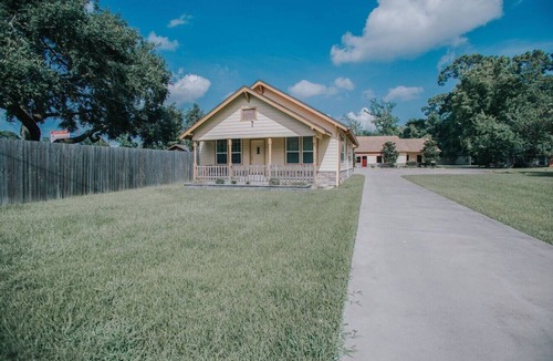 Beaumont House | Executive Living 4BR 2BA in Beaumont