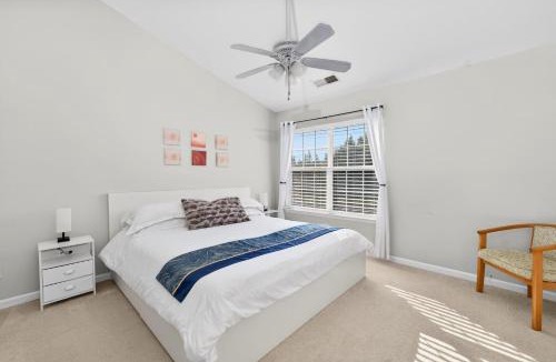 Greensboro House | Executive & Luxury 2-bedroom Townhouse with Pool