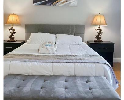 Hybla Valley House | Executive Private Room w bath near shopping