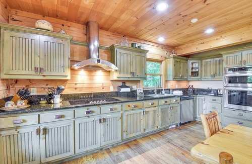 Sky Valley Cabin | Expansive Sky Valley Lodge w/Mountain Views!