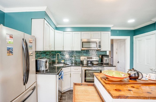 Norristown House | Experience a 17th-Century Spring Manor