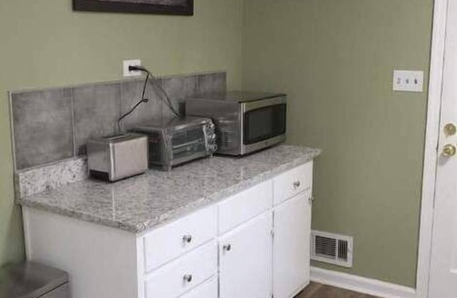 Griffin House | Experience Griffin charm, just a quick 12-min drive to Atlanta Motor Speedway