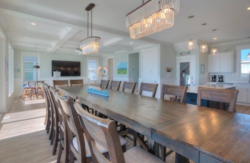 Long Beach House | Experience luxury at Beach Landing Too, an oceanfront house in Oak Island with 7 bedrooms.