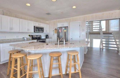 Long Beach Hotel | Experience oceanfront bliss at Therapy, a spacious 5BR house in Oak Island.