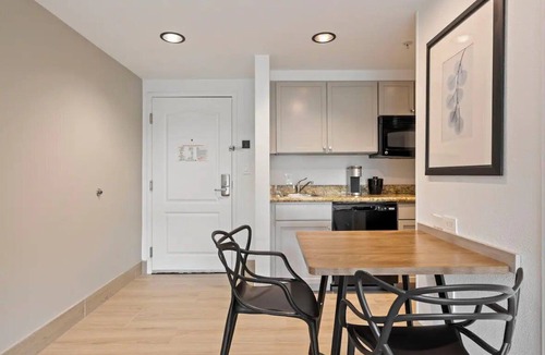 FM 1960 Hotel | Experience Quiet Room in Houston Great for Weekend Adventures | Outdoor Pool