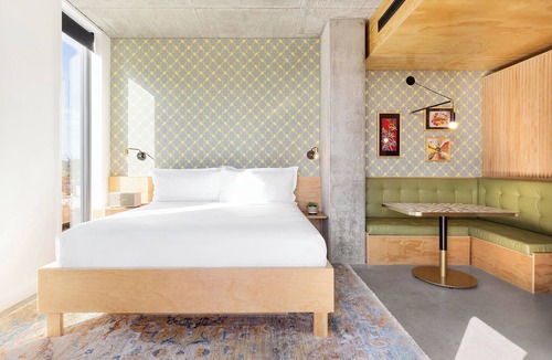 East Cesar Chavez Hotel | Experience Soothing Moments & Luxury! Private Balcony, Dog-friendly Property