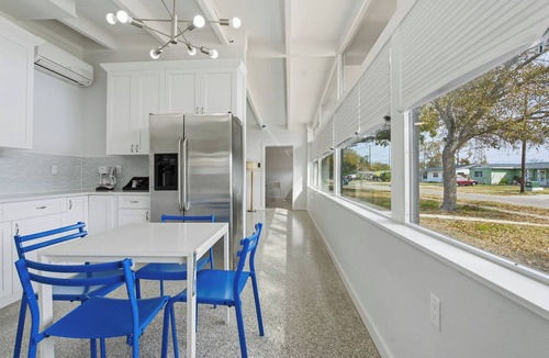 Oldsmar House | Experience Timeless Mid-Century Comfort Near Oldsmar’s Best Attractions