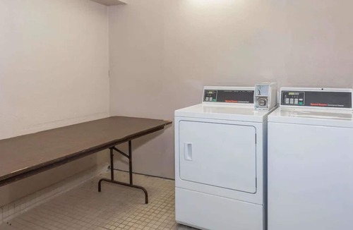 Tallahassee House | Explore Local Museums! 2 Classy Units, Pool, Near Museum of Florida History