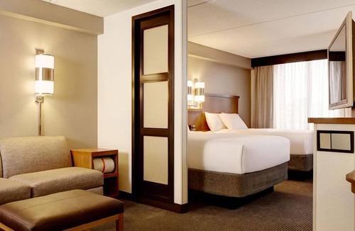 St. Johns Hotel | Explore More of Austin! Free Parking, Pets Allowed, Visit Paramount Theatre!