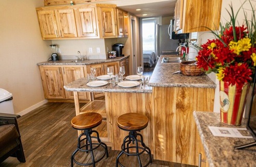 Satin Cabin | Exquisite Cabin, Enchanting Sunrises and Safari