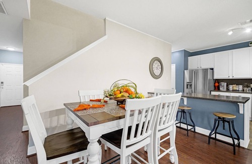 Spring House | Exquisite Legends Cottage in Spring TX