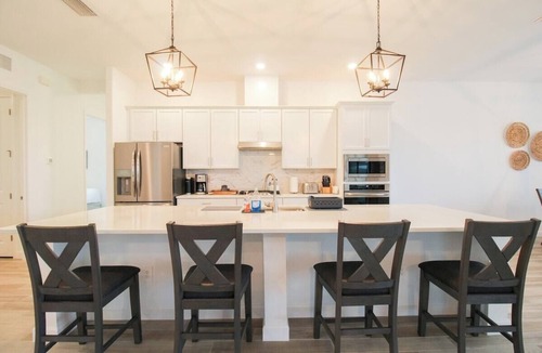 Braden River House | Exquisite waterfront 3BR pool home in Lorraine Lakes - Grand Getaway
