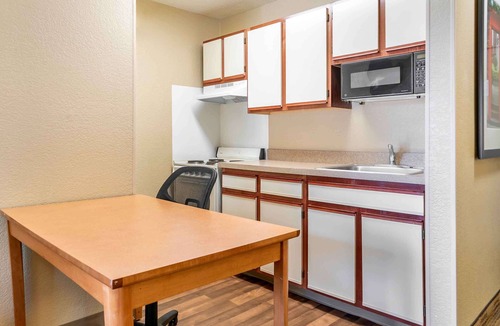 Warren Hotel | Extended Stay America Select Suites Detroit Warren
