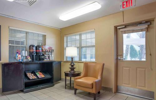 College Park Hotel | Extended Stay America Suites - Mobile - Spring Hill