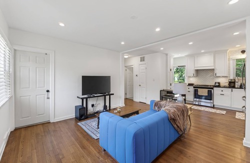 Fry's Spring Cottage | Extended stay: charming 2-bedroom cottage in lovely Charlottesville