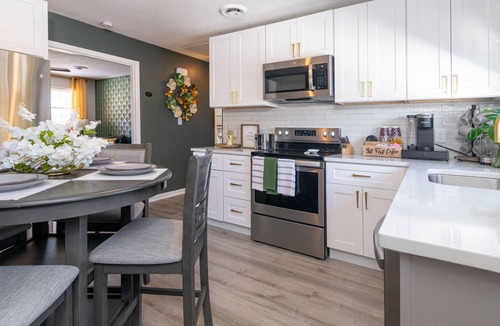 Graham Apartment | Extravagantly Remodeled 2BR,Apt Upstairs,Fast WiFi