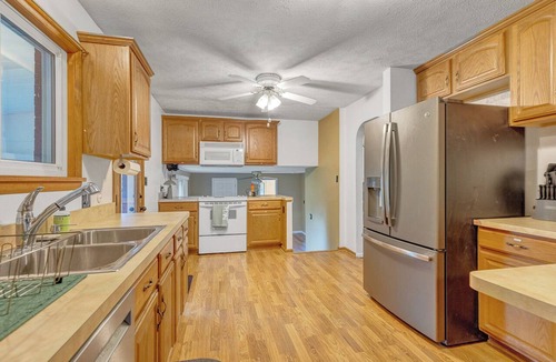North Royalton House | Extremely Convenient & Peaceful Country House with AC on 2 Acres