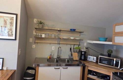 Biddleville Cottage | Fabulous 2-bedroom cottage in Charlotte. Pet friendly and high speed internet!