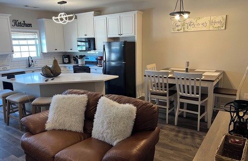 Braselton House | Fabulous 3-bedroom townhome with WiFi and AC in Braselton/chateau elan area
