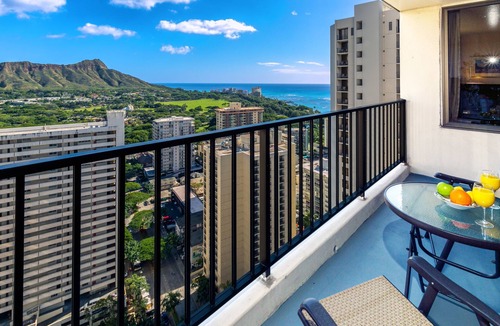 Waikiki Condo | Fabulous Diamond Head & Ocean View Condo with Free Parking!