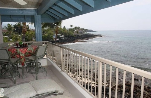Historic Kailua Village Condo | Fabulous Kona Reef Resort Ocean Front - Penthouse Floor - 2 BR/2 BA Condo