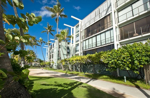 Waialae Iki Condo | Fabulous, Renovated Large 3BR Condo on Kahala Beach
