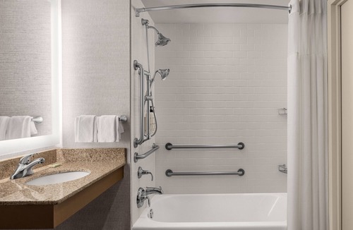 Chinatown Hotel | Fairfield Inn & Suites by Marriott Washington, DC/Downtown