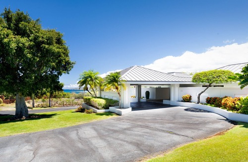 Kamuela House | Fairways North Luxury, Ocean Side, Free WiFi, Concierge, A/C, Golf & Tennis!