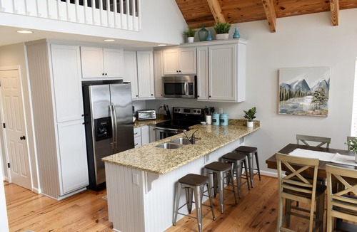 Seneca House | Fall/Winter Specials! 4BR Lakefront, Amazing View Private Dock, 15min Clemson!