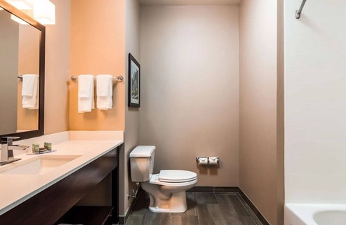 New Roads Hotel | False River Hotel
