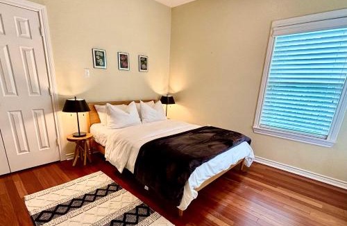 Zilker House | Family 3BR 2BA 1810SQFT Bright Spacious Home with Private Yard in Zilker