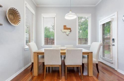 Zilker House | Family 3BR 2BA 1810SQFT Bright Spacious Home with Private Yard in Zilker