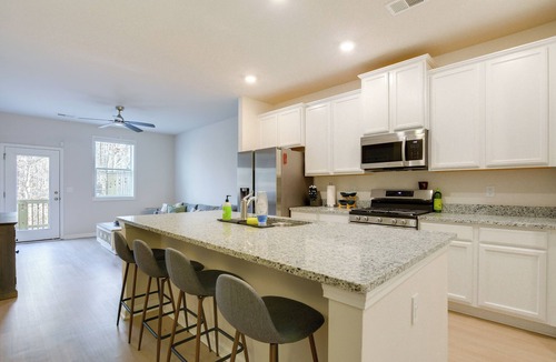Conestee House | Family + Dog Friendly! Greenville Townhome w/Deck