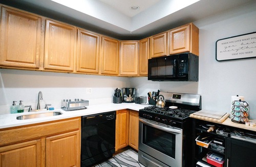 Park View House | Family-Friendly 5BR DC Home | Metro & Parking | Sleeps 12