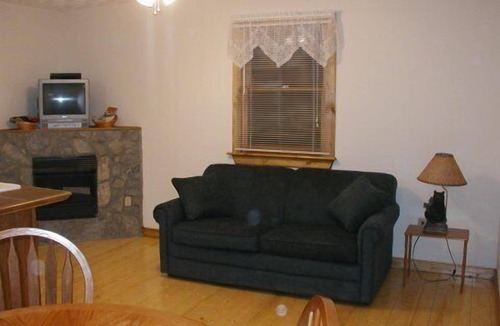 Old Town Cabin | Family-friendly cabins near Galax, Va & The Blue Ridge Music Center