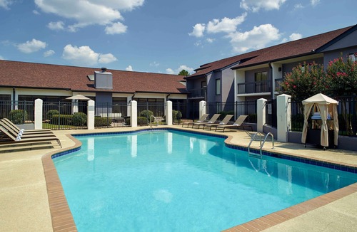 Norcross Apartment | Family Friendly King Unit w/Free Parking, Pool & Gym Access!