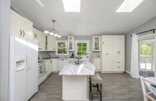 Locust Grove House | Family Friendly Lakefront Home