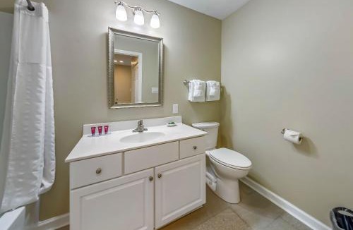 Fairfield Harbour Apartment | Family Friendly Lakefront Condo- Pools Fishing & Fun in New Bern