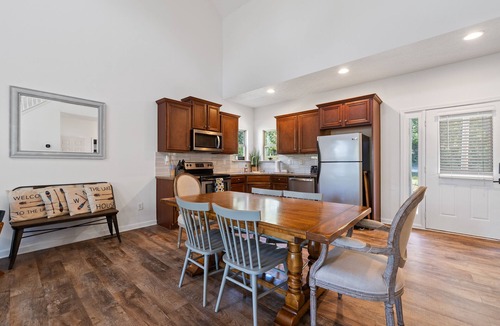 Hardwick Cottage | Family Friendly Lakefront Cottage/Home Theatre/Bunk room