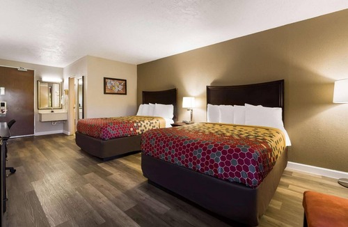 Perry Hotel | Family-Friendly Rooms near The Swanson | Free Onsite Parking & Daily Breakfast